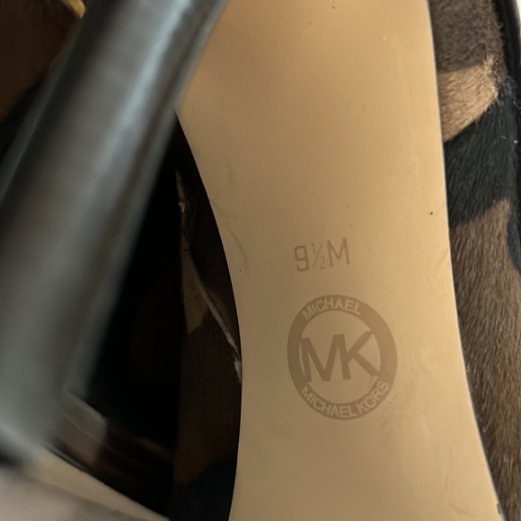 New Real Fur Michael Kors Camo Cav Hair booties & matching chained wallet.😍 - Picture 9 of 16